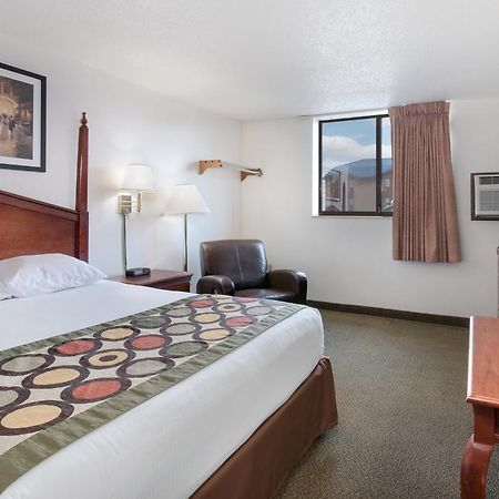 Serena Inn & Suites Of Rapid City Bagian luar foto