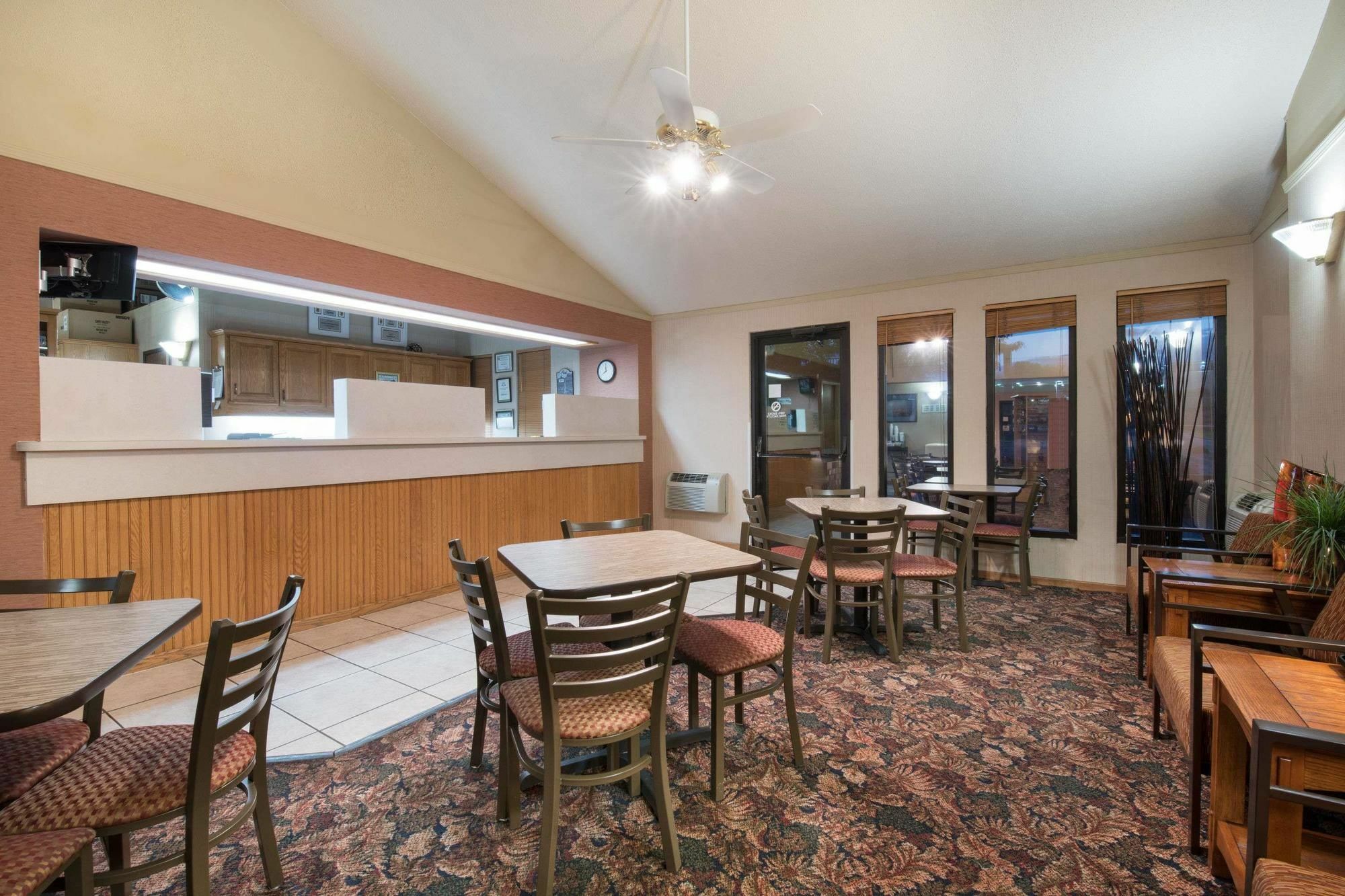 Serena Inn & Suites Of Rapid City Bagian luar foto